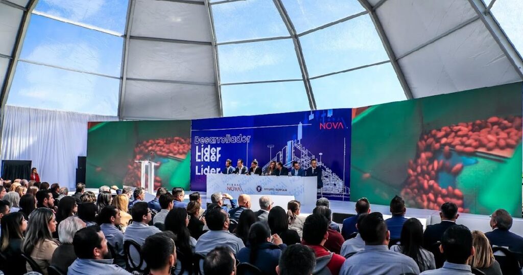 Durante el magno evento.