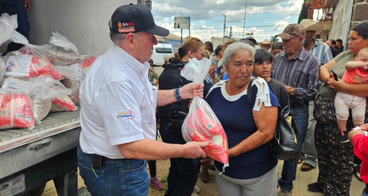 Cáritas Chihuahua entrega apoyos en Madera