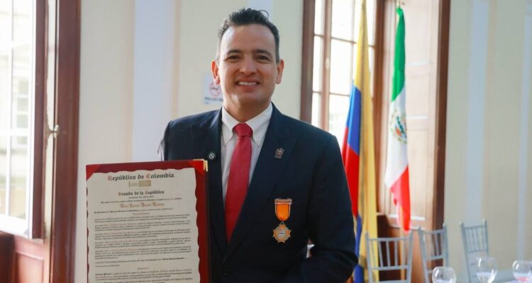 Chihuahua es distinguida en Colombia por su modelo de gobierno humanista