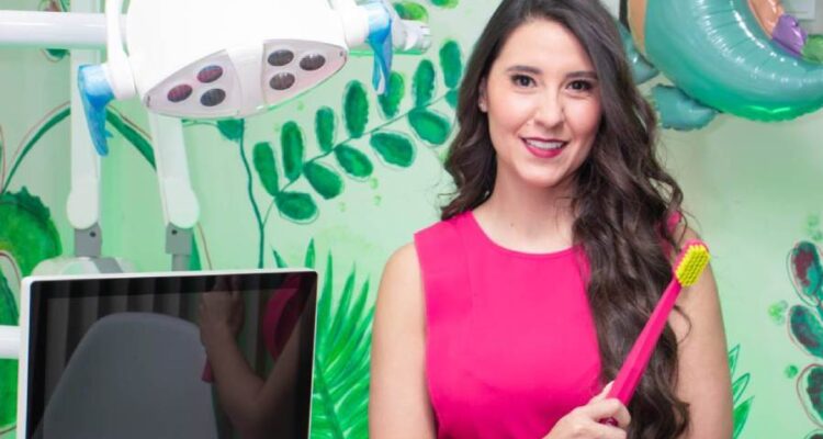 DRA. JESSICA MENDOZA LOZANO: SONRISAS QUE SE CONSTRUYEN DESDE LA INFANCIA