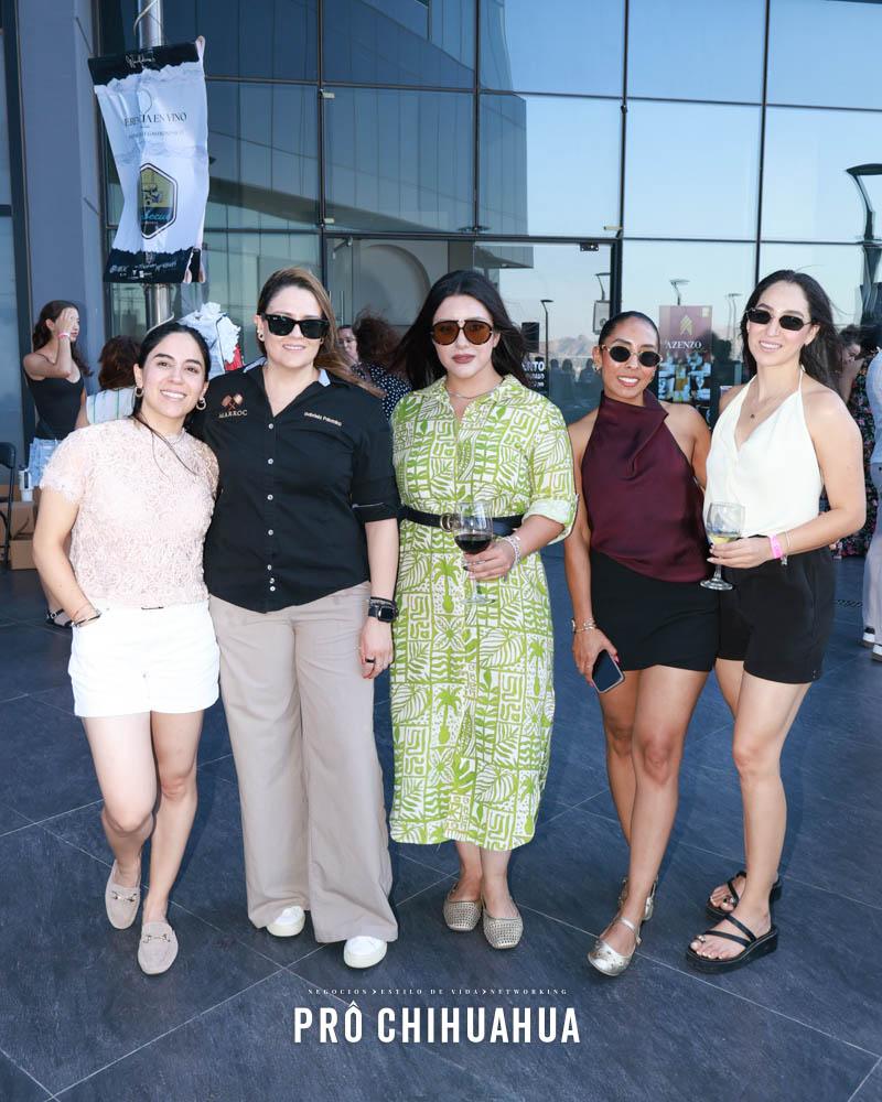 Gissel Morales, Diana Torres, Iris Guillén, Liz Suárez y Gabriela Palomino