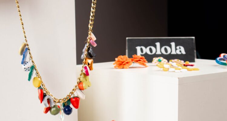 Polola