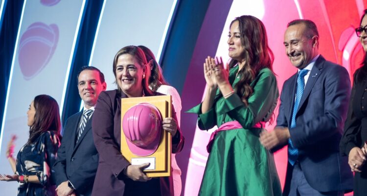 Reconocen a investigadora de la UACH entre los 50 líderes del sector agua en México