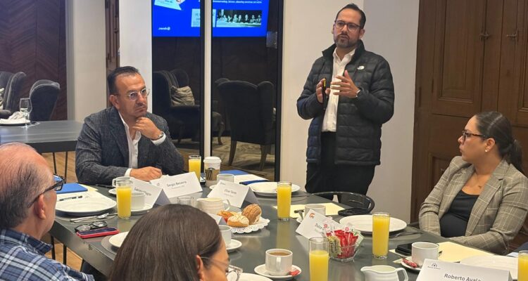 El Centro Bancario Estatal y DESEC exploran proyectos de inversión para Chihuahua